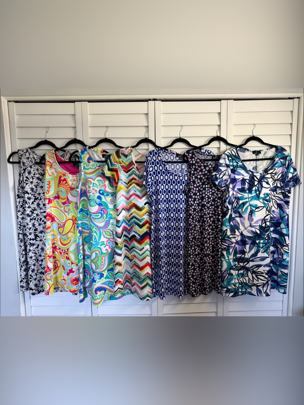 Lot of 7 colorful, fun, summer Ronni Nicole dresses size L EUC.